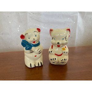 Vintage rare bear salt and pepper shaker set